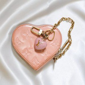 ✨ Authentic Louis Vuitton Vernis Light Pink Heart Coin Purse ✨